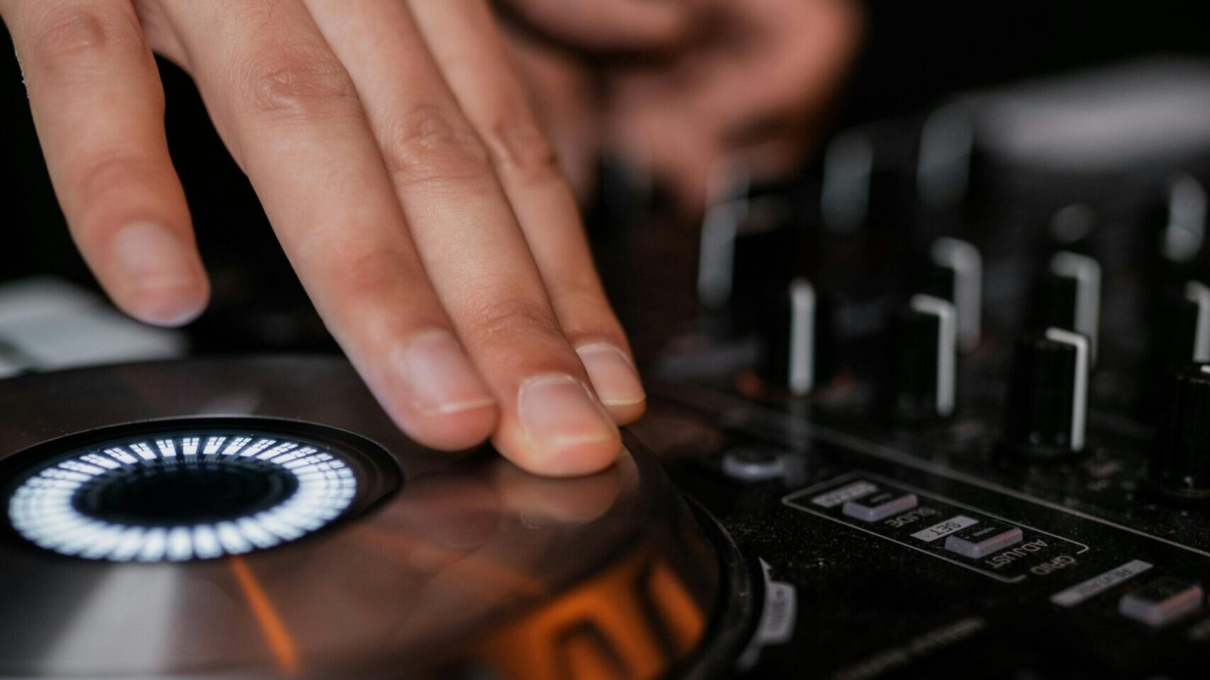 DJスクラッチの手元画像